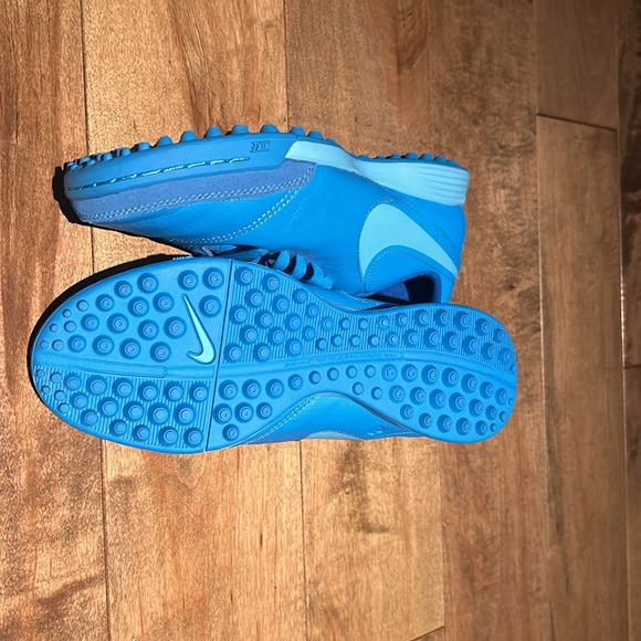 Nike interior turf shoes. - Picture 5 of 5
